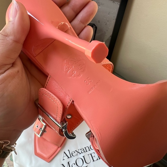 SALE✨ALEXANDER MCQUEEN double bucket pink mule in apricot 🌷 - Picture 14 of 15